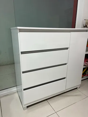 Cômoda branca nova