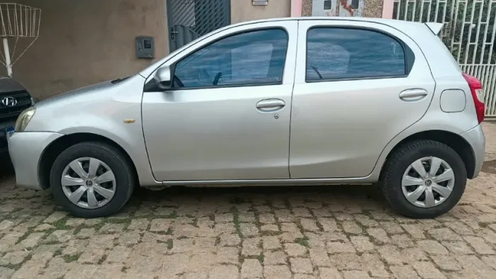 Toyota Etios X 1.3 Flex 16V 5P Mec. 2014