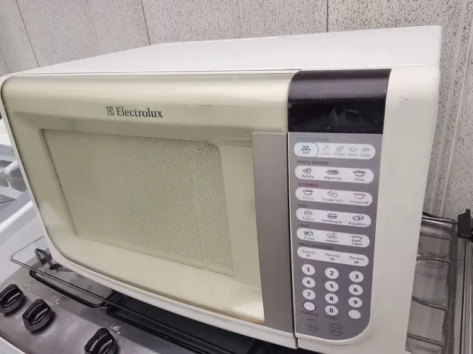VENDE-SE MICROONDAS ELETROLUX 31 LITROS ?