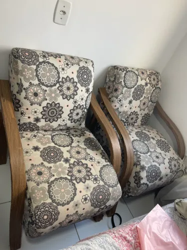 Duas poltronas usadas