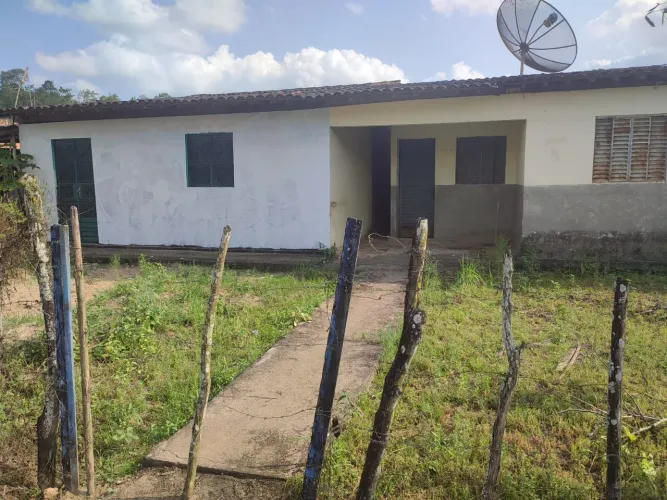 VENDA DE CASA COM SALÃO
