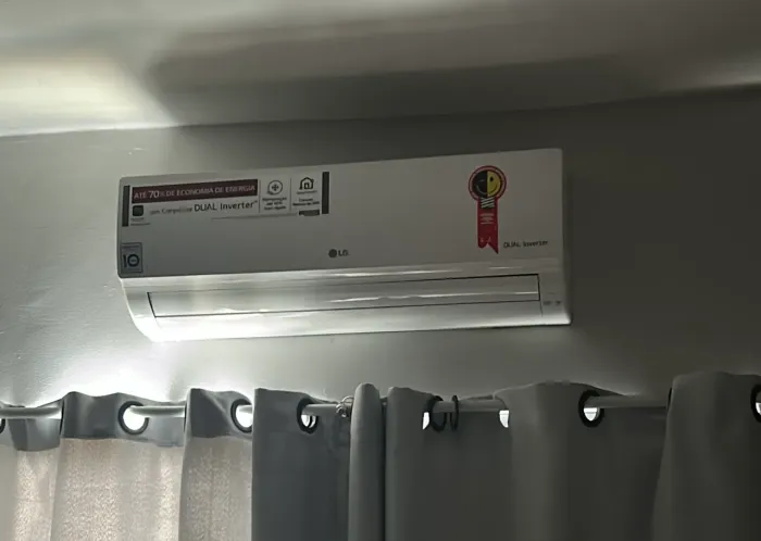 Ar condicionado semi novo!
