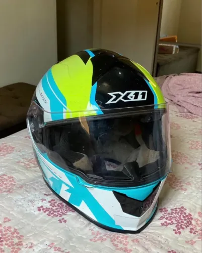 Capacete nº 58, usado em boas condições, acompanha viseira extra e caixa original