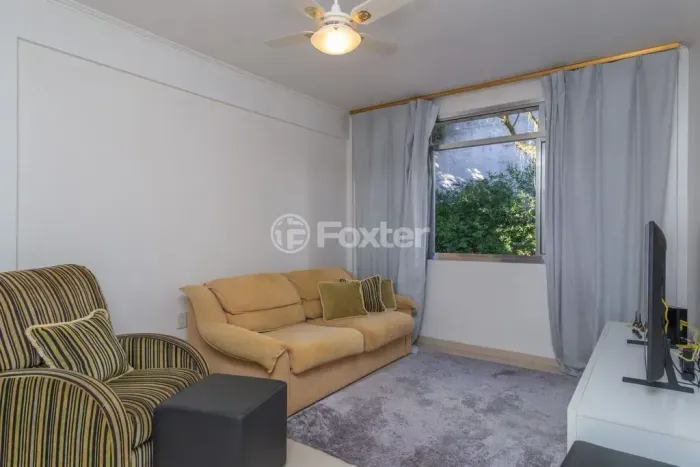 Apartamento a venda com 2 dormitórios no bairro Passo da Areia, em Porto Alegre, com 53 m²
