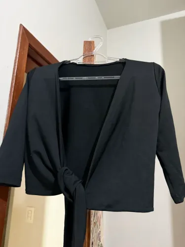 Blusa Preta com Amarração Frontal