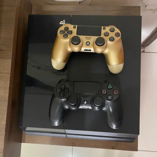 PlayStation 4 + 2 controles + 4 jogos