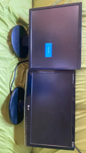 Paga o valor escrito e leva os dois monitores