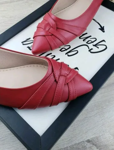 Sapatilha Enfeite Curvas Vermelho Elegante Confort