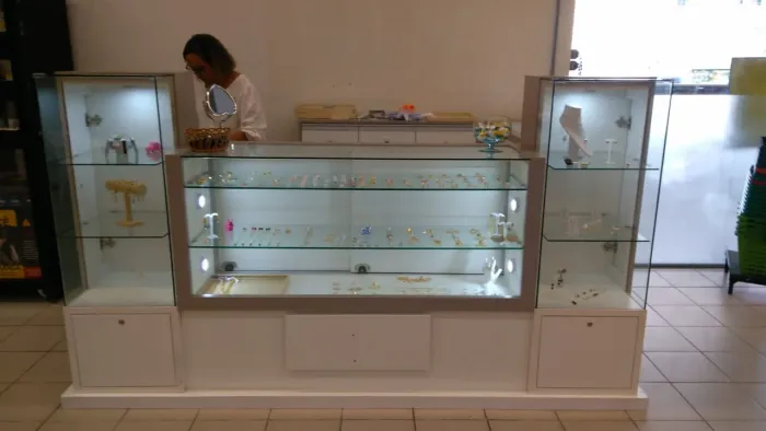 VENDO vitrines para loja em Aracaju