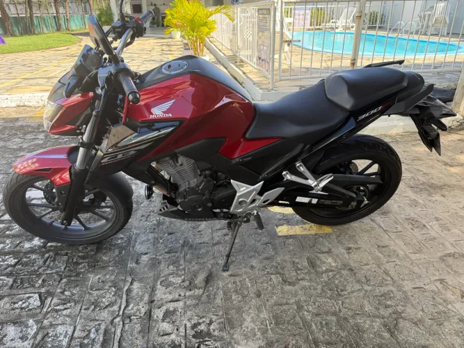 Honda CB 300F Twister ABS 2025 Vermelha