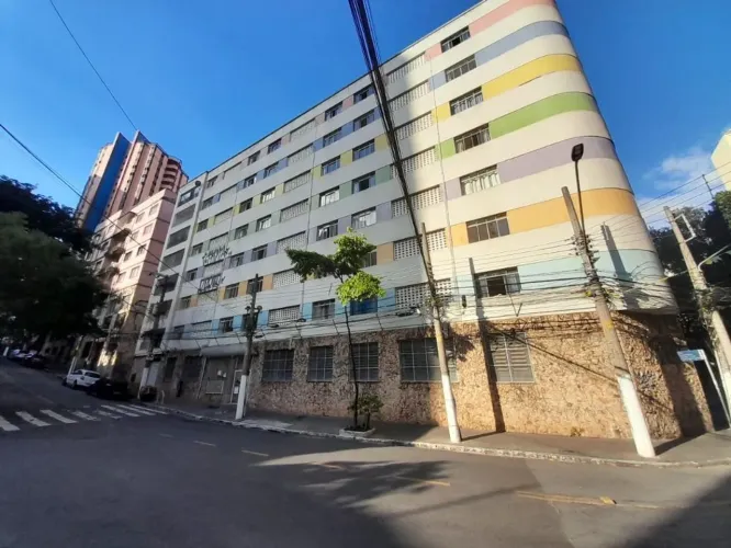 Apartamento grande com 90 m2, 1 dormitório, ótimo local,