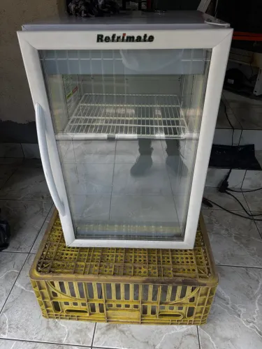 Frigobar expositor Refrimate