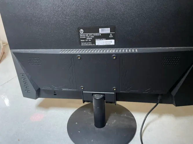 Vendo munitor aceito troca