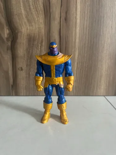 Boneco Thanos Marvel Olympus da Hasbro (referência E7826)