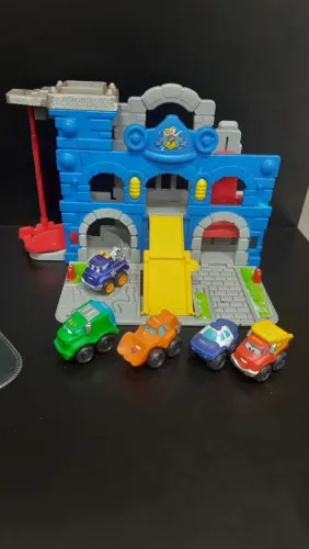 playset delegacia de polícia tonka chuck & friends da hasbro/playskool