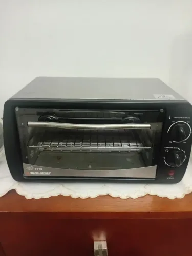 Forninho elétrico Black & Decker , a bandeja está na limpeza funciona bem,só pix 