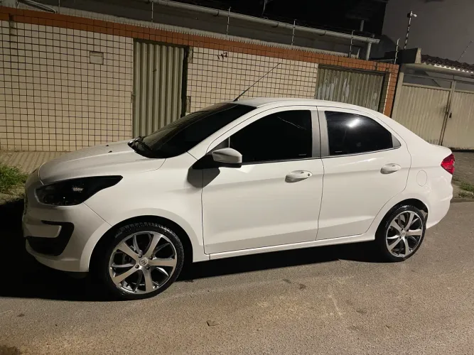 Aro 17 pneus novos cabe Ford Peugeot Hyundai valor3,950.00