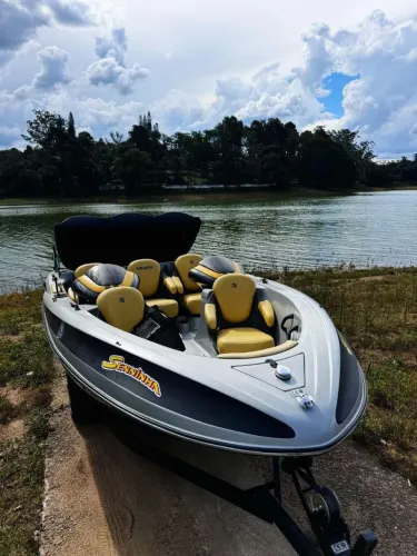 Jet Boat Colunna