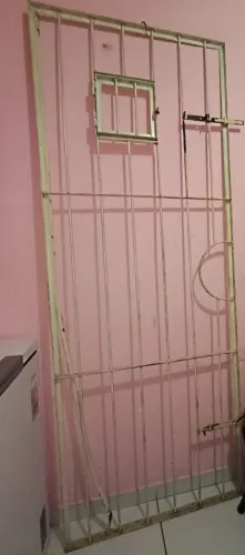 Grade de porta de apartamento