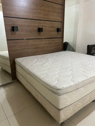 Vendo cama Super King completa, acompanhada de colchão NASA Ortobom, com apenas 3