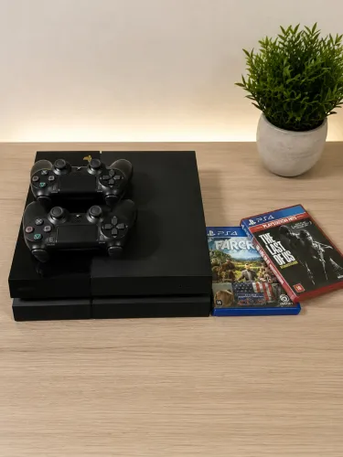 PS4 500GB ? 2 controles originais