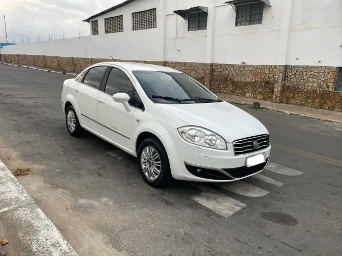 Fiat Linea Essence 1.8 Flex 16V 4P 2016