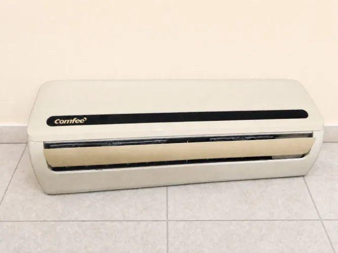 Ar-condicionado Comfee 12.000 BTUs 220 V Usado