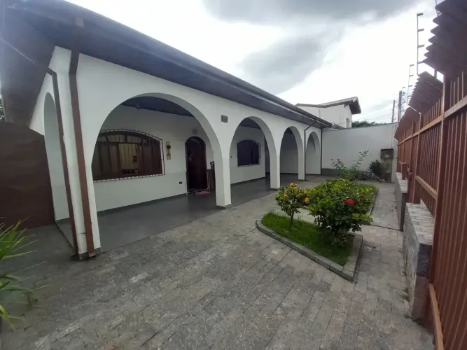 Casa Térrea 3 Quartos Suíte 4 Vagas 203m² Área Construída
