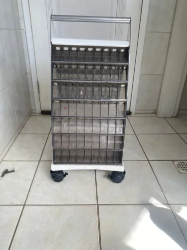 Expositor de esmaltes móvel