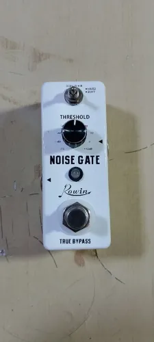Pedal noise gate rowin