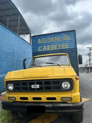 Chevrolet D60 Amarelo, com Baú 3/4 - Excelente Oportunidade