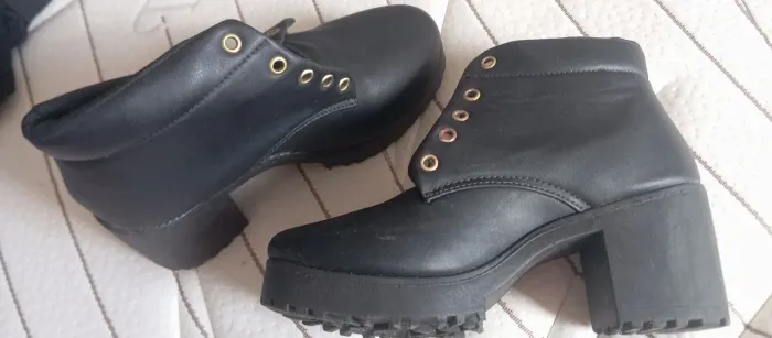 Bota coturno Tam 36 Nova