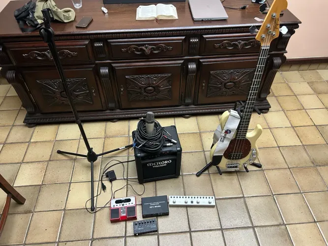 Kit completo baixo + home studio: Tagima TBM4, Boss VE-20, M-Vave, Teyun e mais