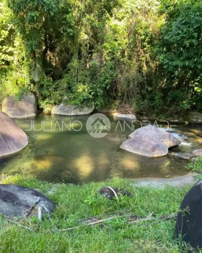 HARAS COMPLETO COM RIO, PISCINAS NATURAIS E 103.000m² EM MEIO À NATUREZA