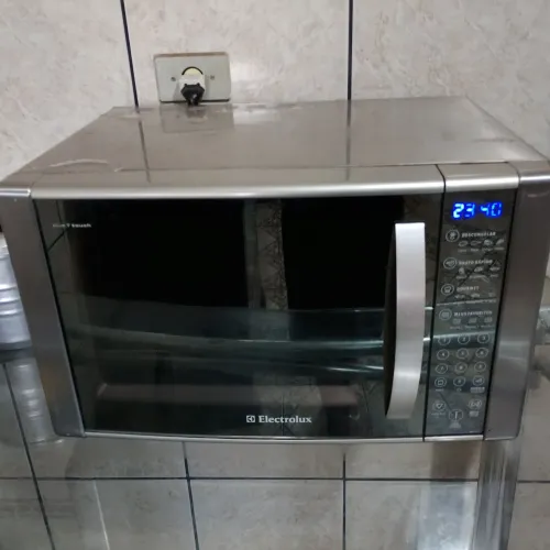 Vendo microondas Electrolux 31 litros