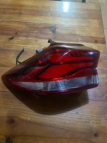 LANTERNA TRASEIRA ESQUERDA CANTO SEM LED TRACKER PREMIER 2020/2021