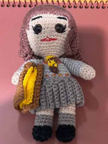 Enfeite Amigurumi Hermione, inspirado em Harry Potter