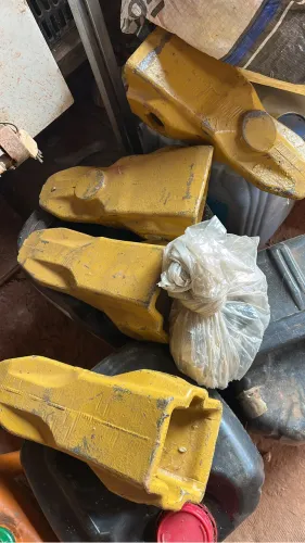 Vendo jogo de unha cat 320 e dois óleo de força 