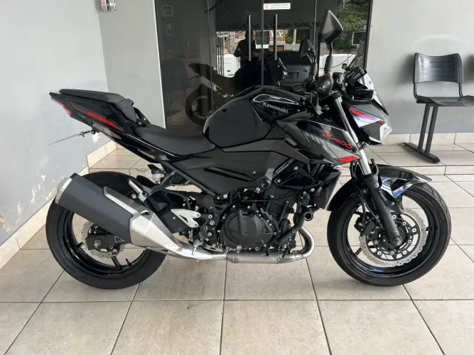 Kawasaki Z400 2024 baixo km