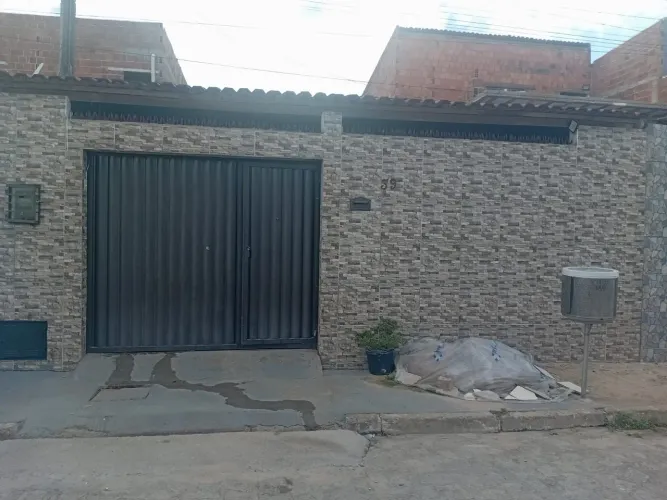 Casa para vender bem localizada na rota do mar