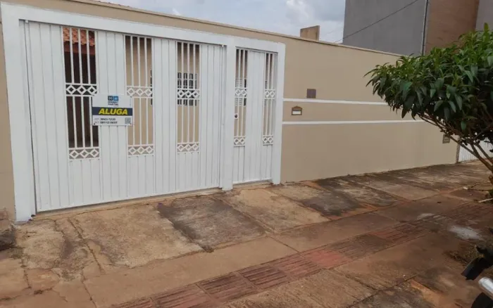 EXCELENTE CASA TERREA COM 4 QUARTOS
