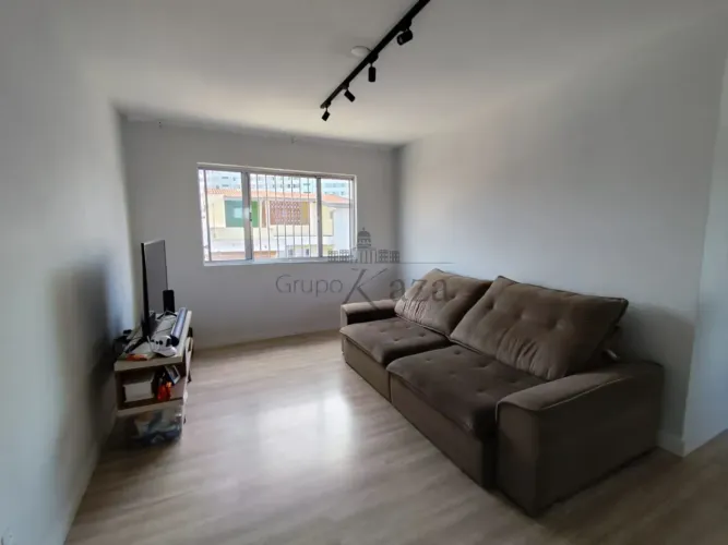 Apartamento - Edifício Tressoldi - Centro - 3 Dormitórios - 80m².