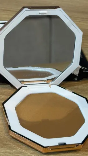Fenty Beauty Cheeks Out Bronzer Cor TEDDY 6,23g - Cream Bronzer Rihanna - Lacrado EUA