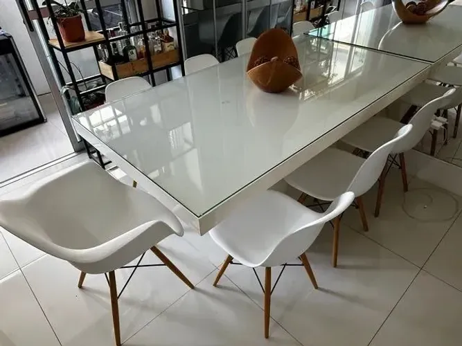 Mesa laqueada branca com vidro linda para sala de jantar, 1,80mx1m. 8 LUGARES