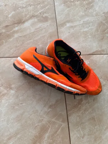 Tênis Mizuno Laranja