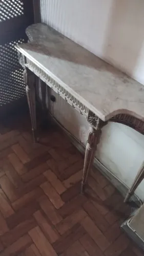 Aparador clássico tampo em mármore