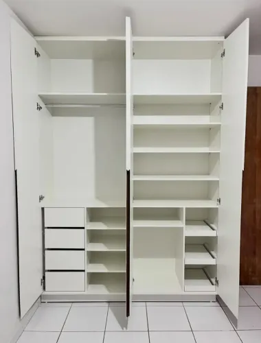 Roupeiro Com Portas Articuladas A 2.30 M X L 1.50 M