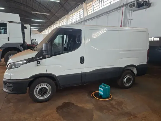 Iveco Daily Furgão 30-130 2.3 9M³ (die)(e5) 2022