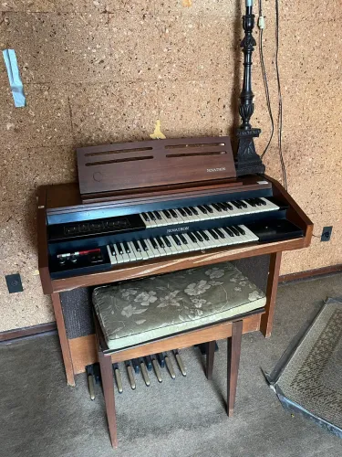 ? Órgão Eletrônico Vintage Novatron (Duplo Teclado) com Banqueta Estofada