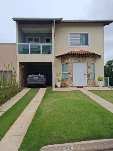 Casa de Alto Padrão em Condomínio Fechado de São Roque!